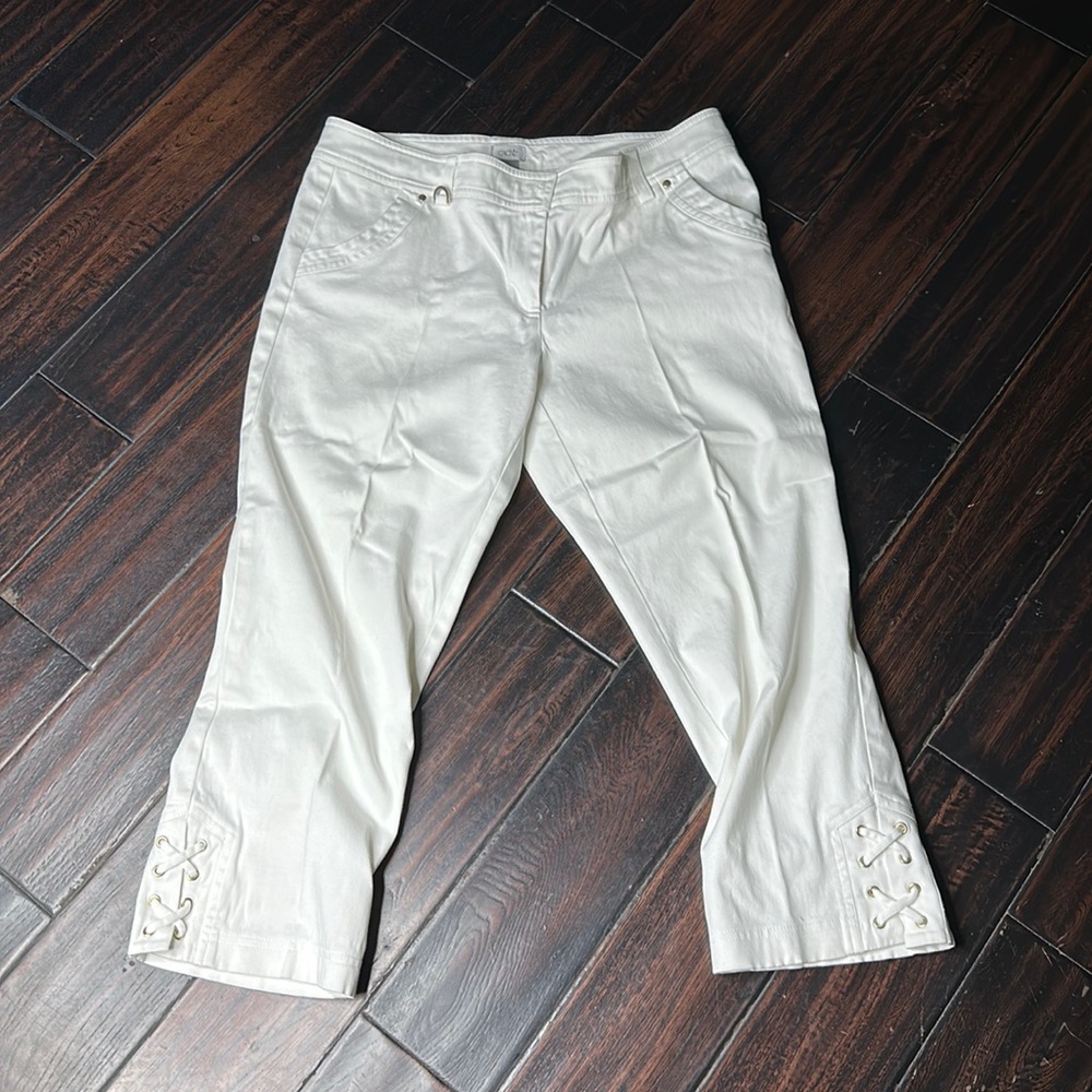 White capri cotton spandex pants jeans by Cache beachwear resort summer